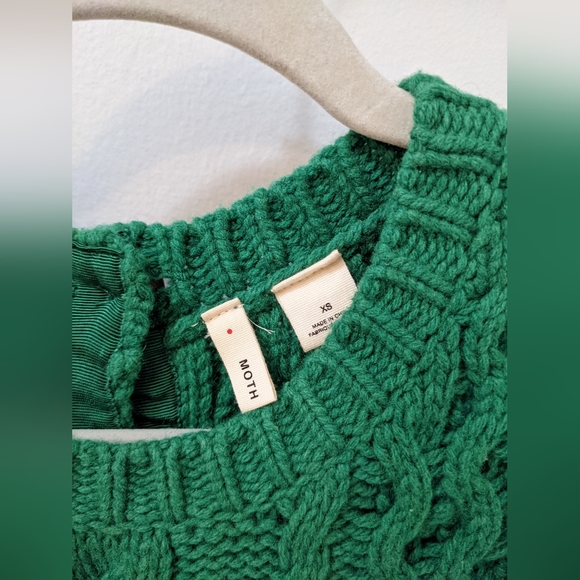 Green Cable Knit Sleeveless Sweater - Picture 4 of 4